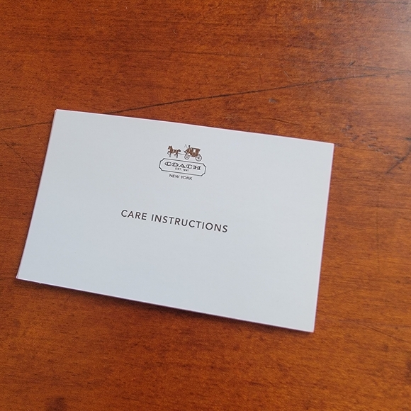 NWT Coach Embossed Liquid Gloss medium Wristlet in red patent leather - Picture 8 of 9